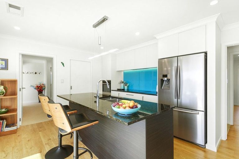 Photo of property in 206 Navigation Drive, Whitby, Porirua, 5024