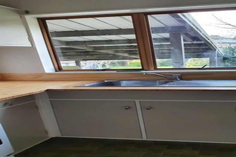 Photo of property in 95 Churton Drive, Churton Park, Wellington, 6037