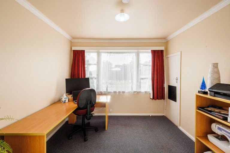 Photo of property in 23 Featherston Street, Takaro, Palmerston North, 4412