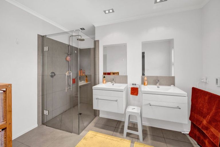 Photo of property in 27 Montague Grove, Stratford, 4332