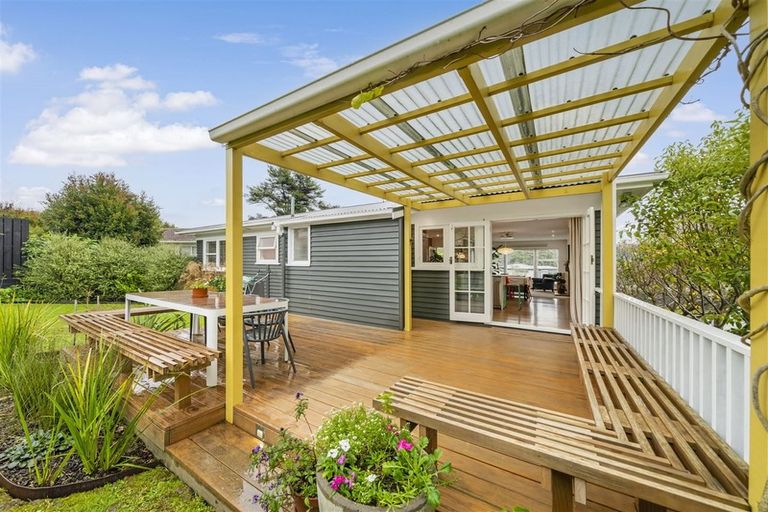 Photo of property in 10 Taioma Crescent, Te Atatu Peninsula, Auckland, 0610
