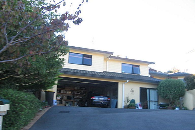 Photo of property in 22 Saunders Close, Whitby, Porirua, 5024