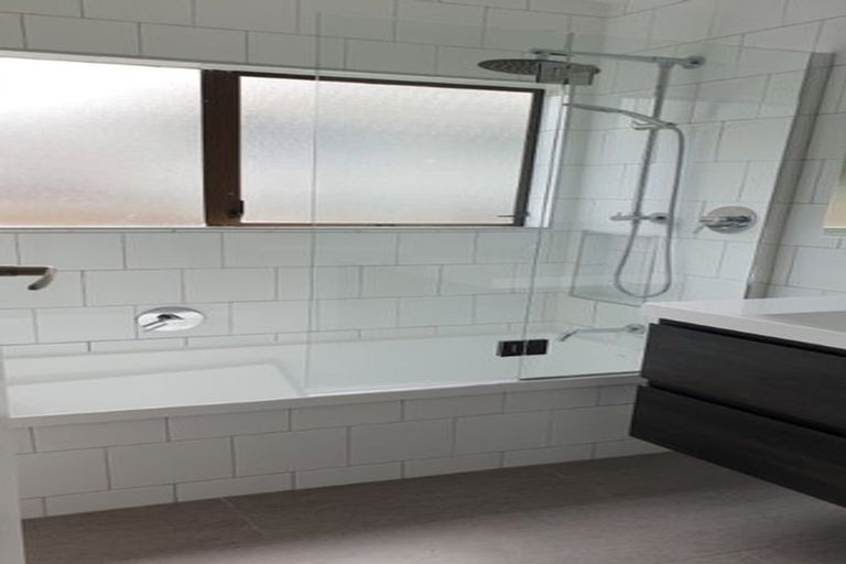 Photo of property in 14 Packham Place, Beach Haven, Auckland, 0626