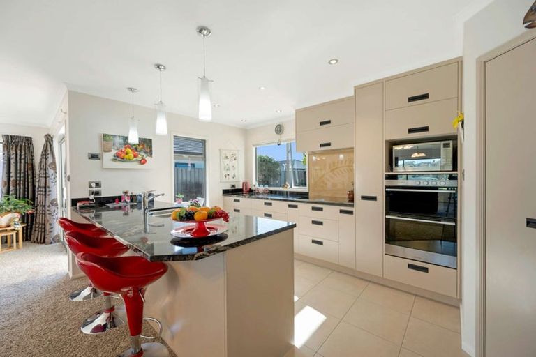 Photo of property in 76 Orotu Drive, Poraiti, Napier, 4112