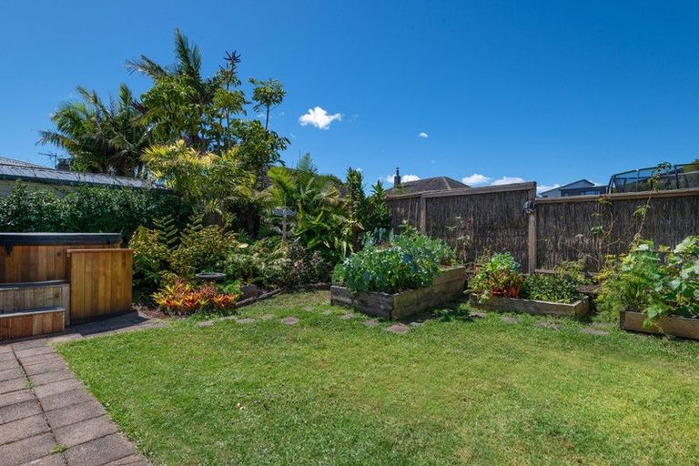 Photo of property in 2/13 Montgomery Avenue, Belmont, Auckland, 0622