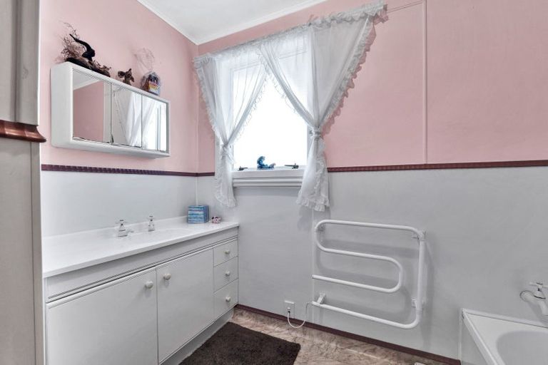 Photo of property in 6 Regan Street, Stratford, 4332