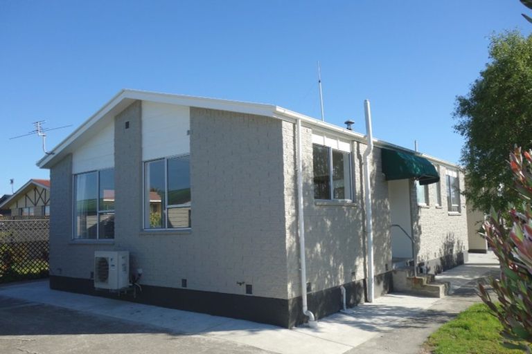 Photo of property in 2/5 Helanca Avenue, Wainoni, Christchurch, 8061