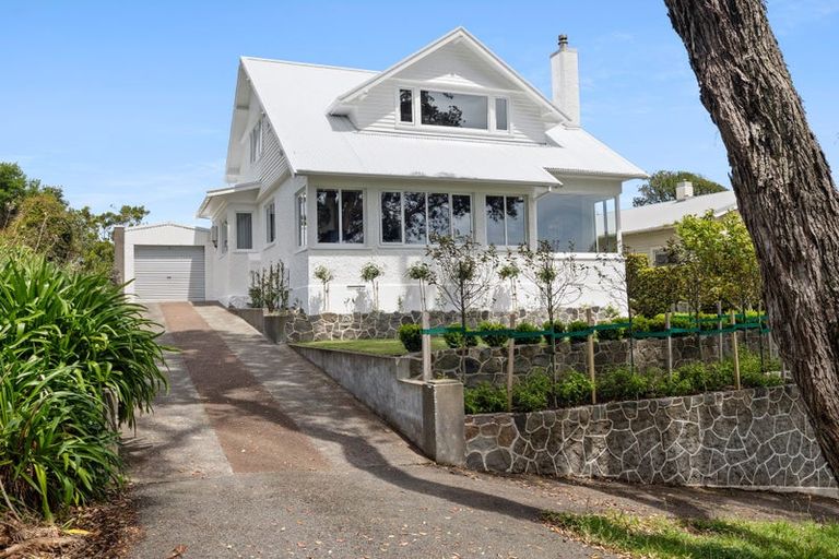 Photo of property in 132 Pendarves Street, New Plymouth, 4312