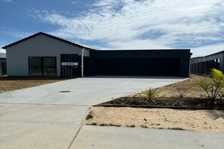 Photo of property in 29 Mataikokako Loop, Kawakawa Bay, 2585