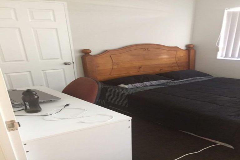 Photo of property in 20 Gordon Stanley Drive, Massey, Auckland, 0614