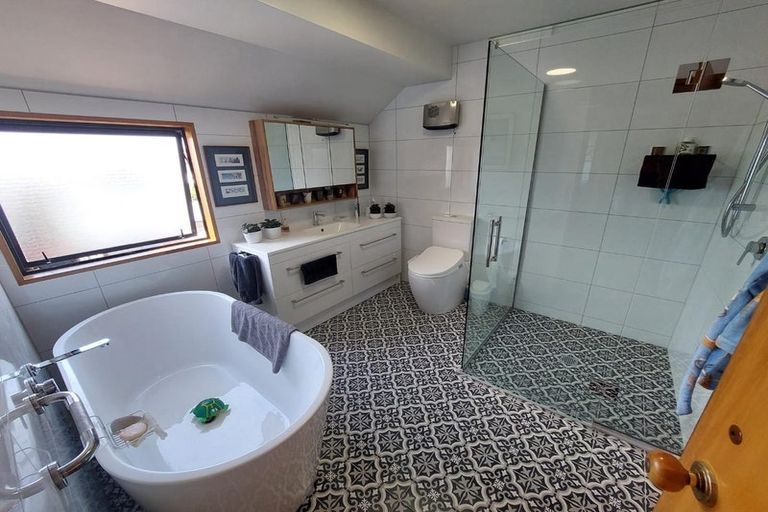 Photo of property in 7 Derenzy Place, Avonhead, Christchurch, 8042