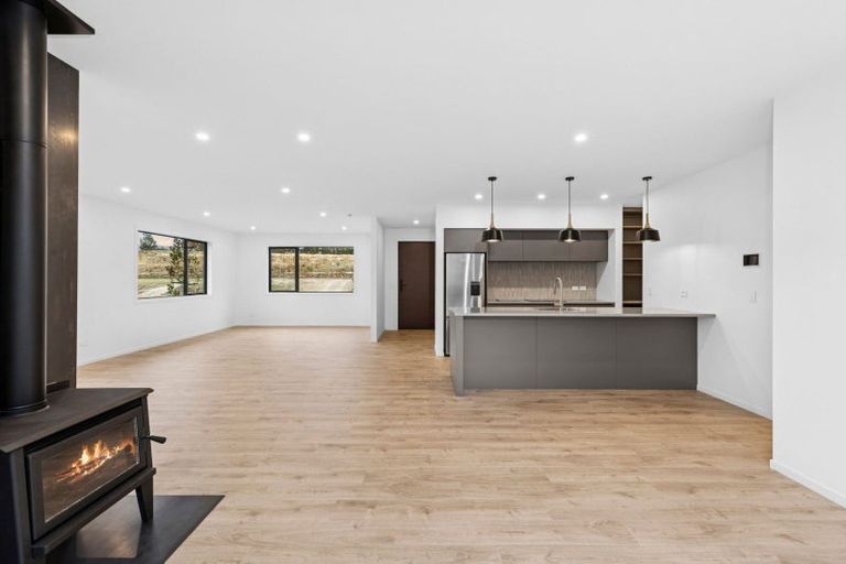 Photo of property in 6 Lake Mckay Drive, Luggate, 9382