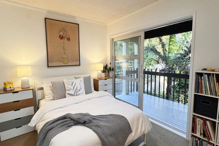 Photo of property in 8 Langstone Place, Chatswood, Auckland, 0626