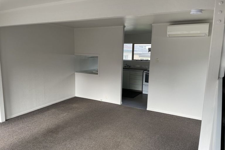 Photo of property in 133f1 Queens Drive, Lyall Bay, Wellington, 6022