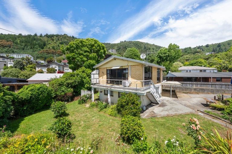 Photo of property in 60 Waikawa Road, Picton, 7220