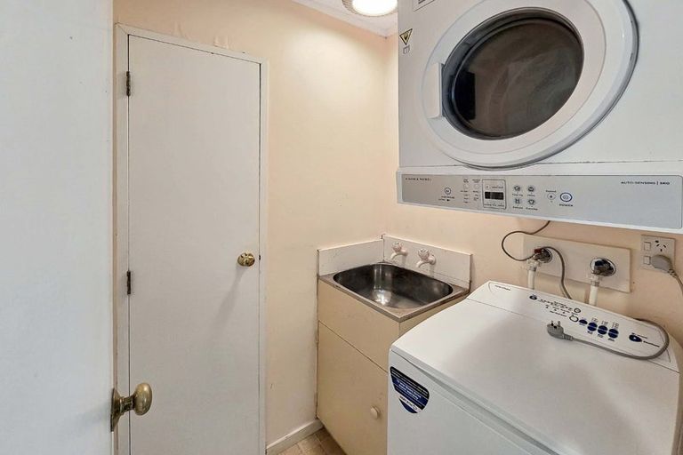 Photo of property in 53 Hankey Street, Mount Cook, Wellington, 6011