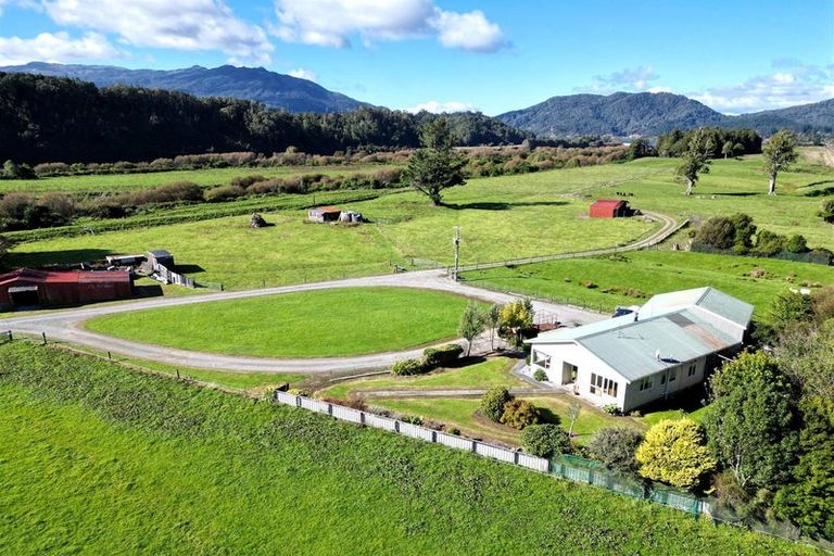 Photo of property in 200 Golf Links Road, Kaiata, Greymouth, 7805