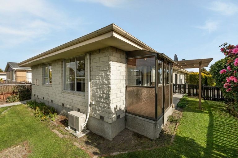 Photo of property in 39 Chipping Lane, Redwood, Christchurch, 8051