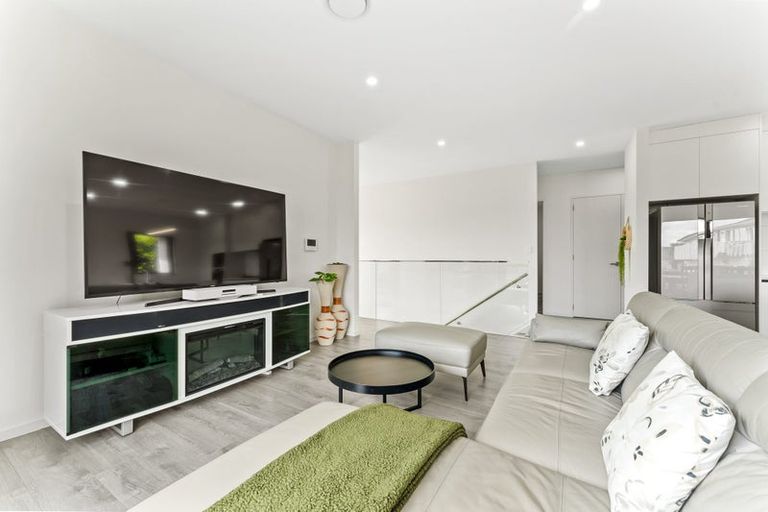 Photo of property in 35 Bella Vista Drive, Gulf Harbour, Whangaparaoa, 0930