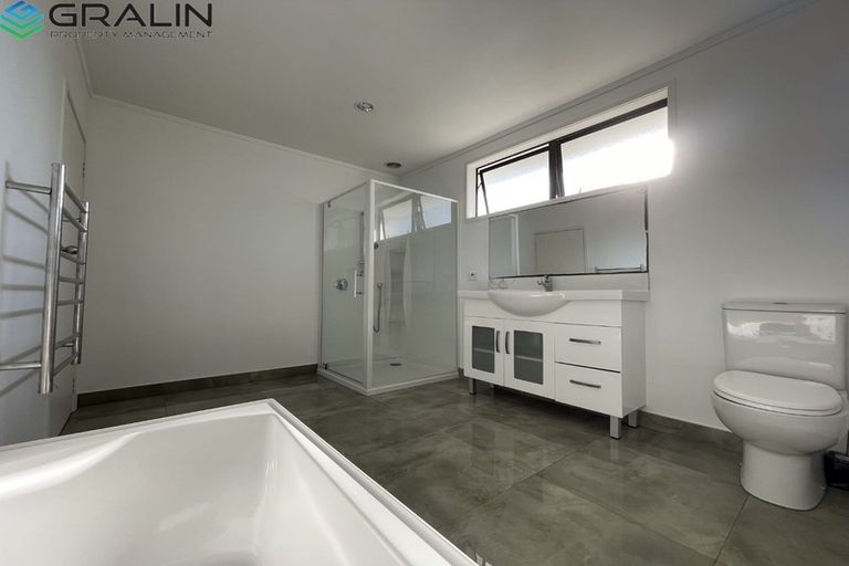 Photo of property in 101 Matipo Road, Te Atatu Peninsula, Auckland, 0610