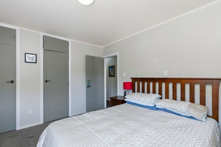 Photo of property in 76a Newlands Road, Newlands, Wellington, 6037