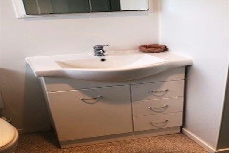 Photo of property in 2/1 Northall Road, New Lynn, Auckland, 0600