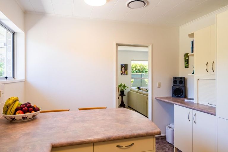 Photo of property in 24 Rewarewa Crescent, Waikanae, 5036