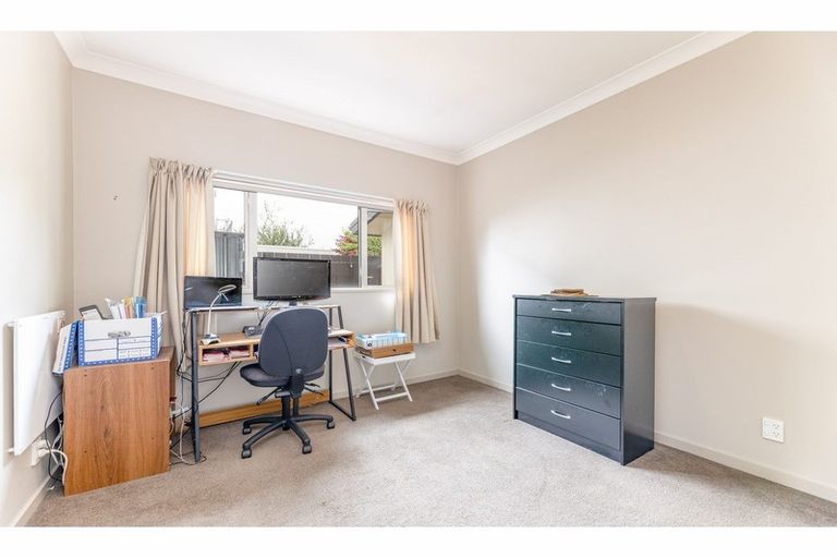 Photo of property in 35 Gresford Street, Edgeware, Christchurch, 8013