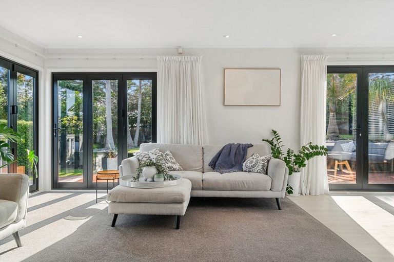 Photo of property in 8 Tilia Place, Totara Heights, Auckland, 2105