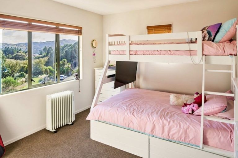 Photo of property in 23 Lanyon Place, Whitby, Porirua, 5024