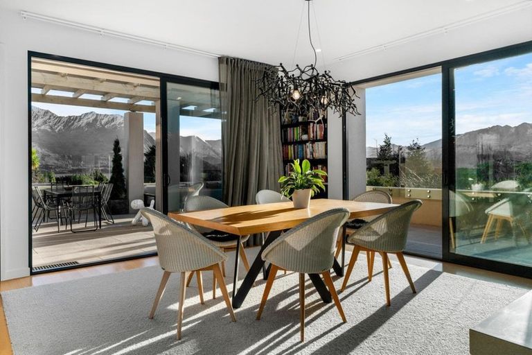 Photo of property in 8b Minaret Ridge, Wanaka, 9305