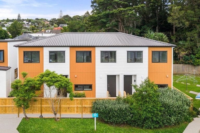 Photo of property in 21e Hillcrest Avenue, Hillcrest, Auckland, 0627