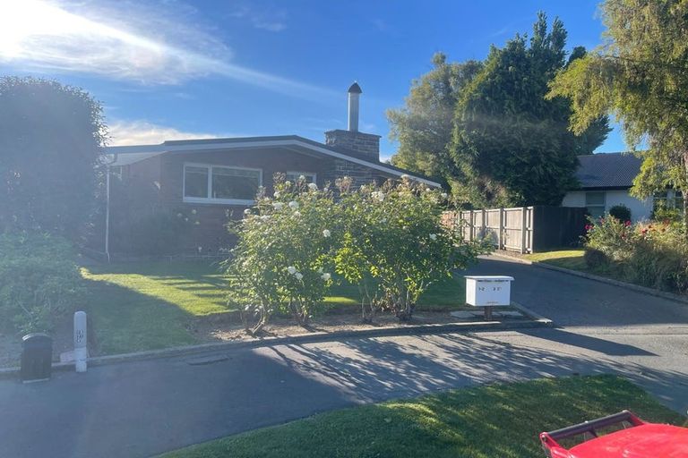Photo of property in 27 Tuirau Place, Ilam, Christchurch, 8041