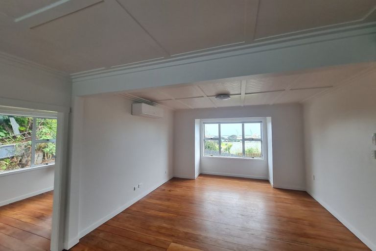 Photo of property in 54 Pioneer Road, Moturoa, New Plymouth, 4310