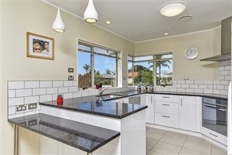Photo of property in 21 Lakeside Drive, Orewa, 0931