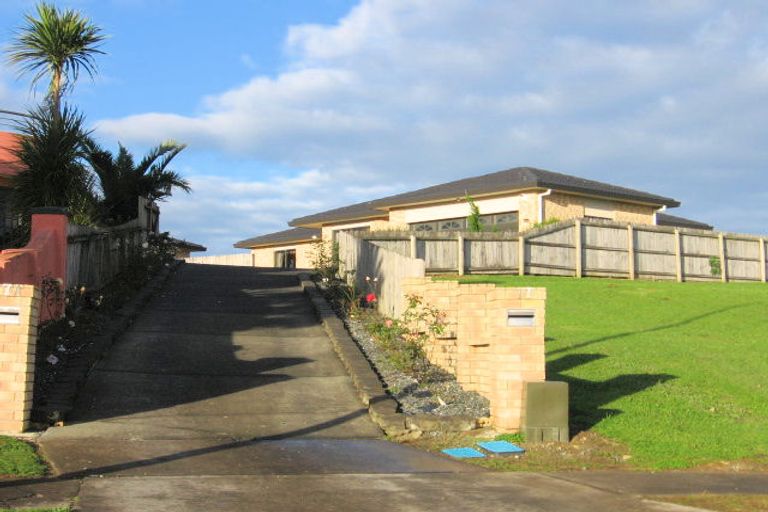 Photo of property in 17 Capistrano Mews, Goodwood Heights, Auckland, 2105