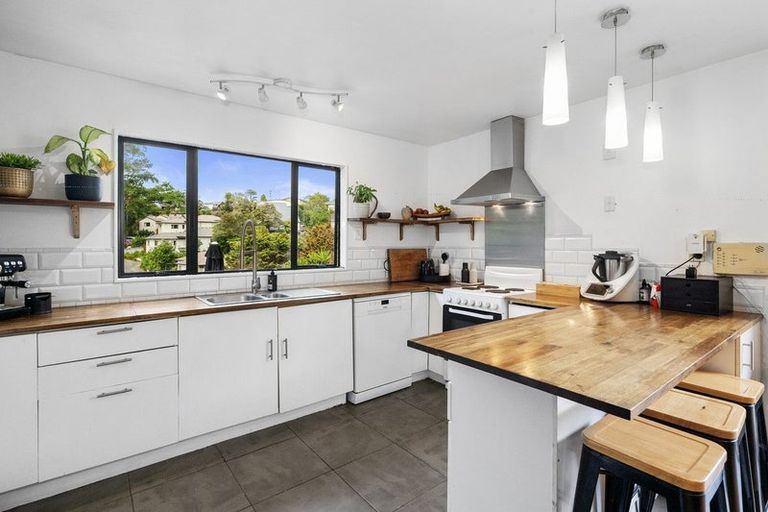 Photo of property in 2/53 Topliss Drive, Northcross, Auckland, 0632