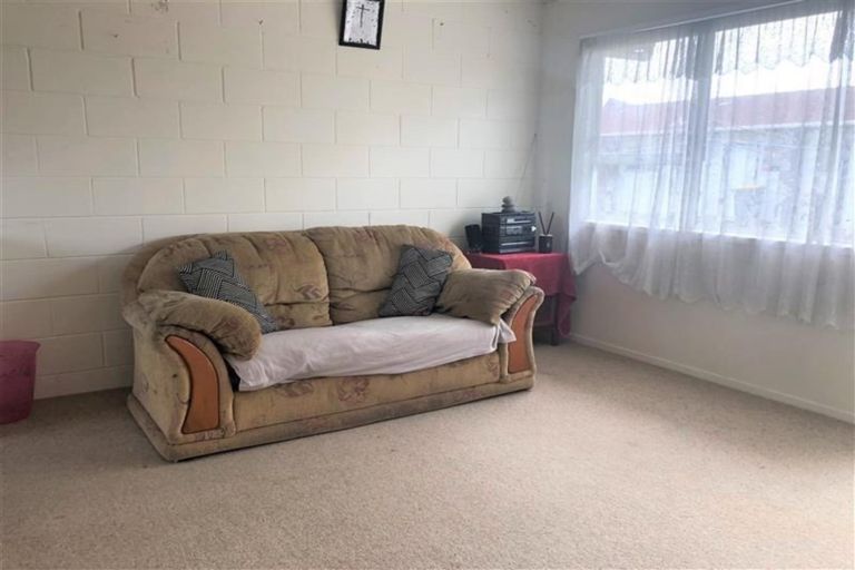 Photo of property in 1 Kenton Lane, Mangere, Auckland, 2022