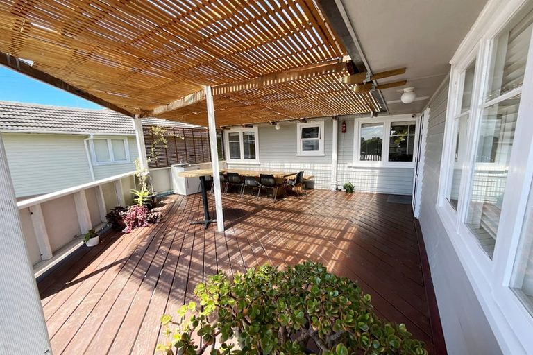 Photo of property in 4 Paton Avenue, Te Atatu South, Auckland, 0610