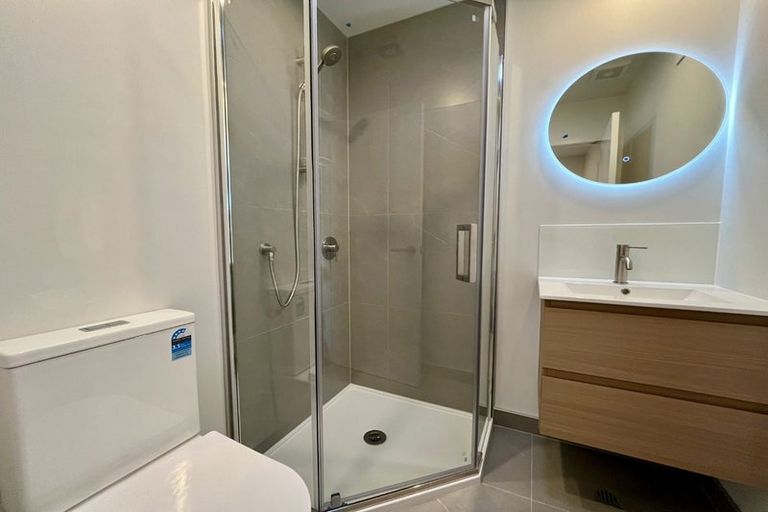 Photo of property in 10/506 Glenfield Road, Bayview, Auckland, 0629