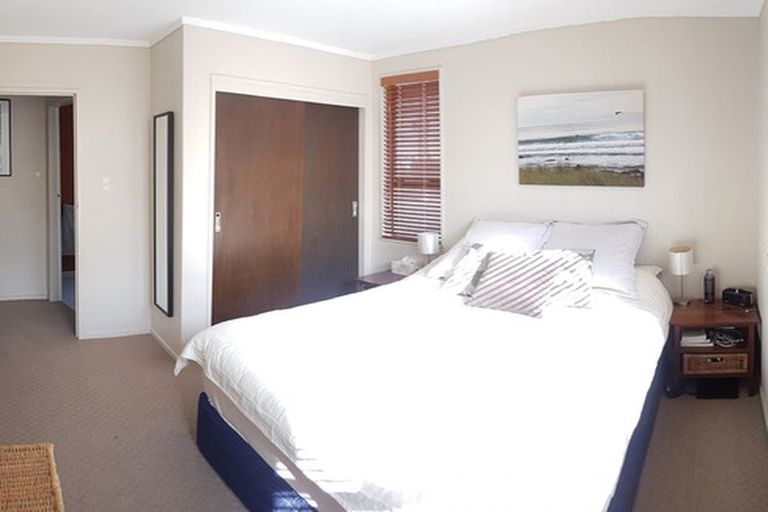 Photo of property in 102u1 Lyall Parade, Lyall Bay, Wellington, 6022