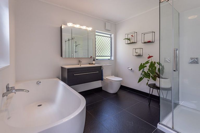 Photo of property in 2 Saint Marys Place, Onerahi, Whangarei, 0110