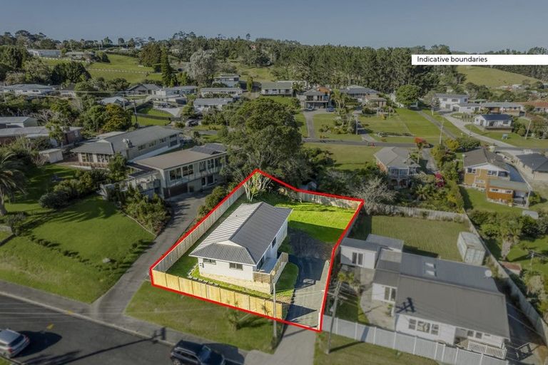 Photo of property in 18 St James Avenue, Helensville, 0800