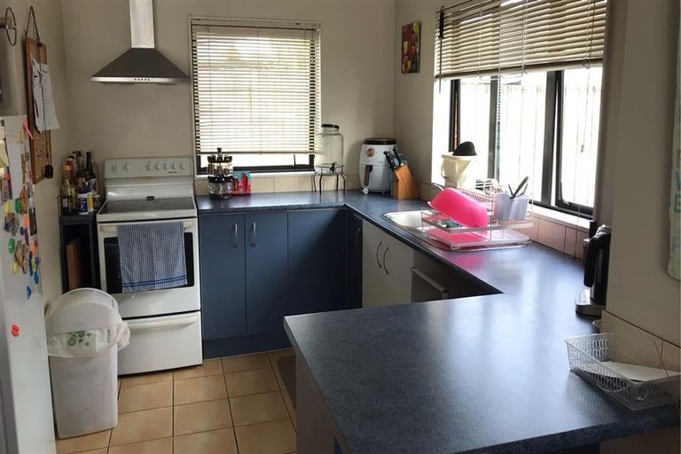 Photo of property in 10 Liddesdale Place, Papakura, 2110
