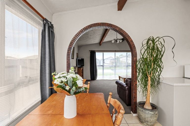 Photo of property in 8 Jeffares Place, Taradale, Napier, 4112