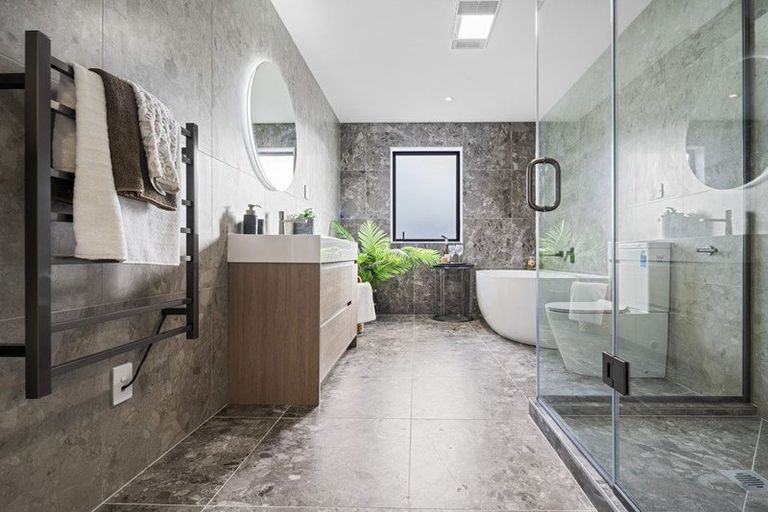 Photo of property in 24b Scarlock Avenue, Browns Bay, Auckland, 0630