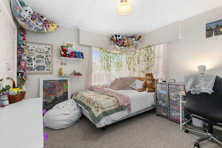 Photo of property in 185 Wainuiomata Road, Wainuiomata, Lower Hutt, 5014