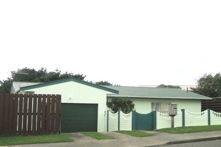 Photo of property in 48 Baylands Drive, Newlands, Wellington, 6037