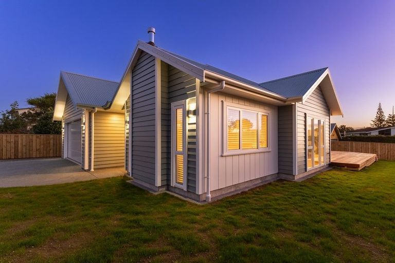 Photo of property in 23 Frimley Terrace, Waikanae Beach, Waikanae, 5036