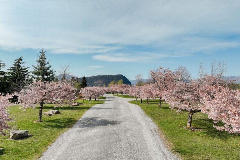 Photo of property in 24 Mountain View Drive, Wanaka, 9382